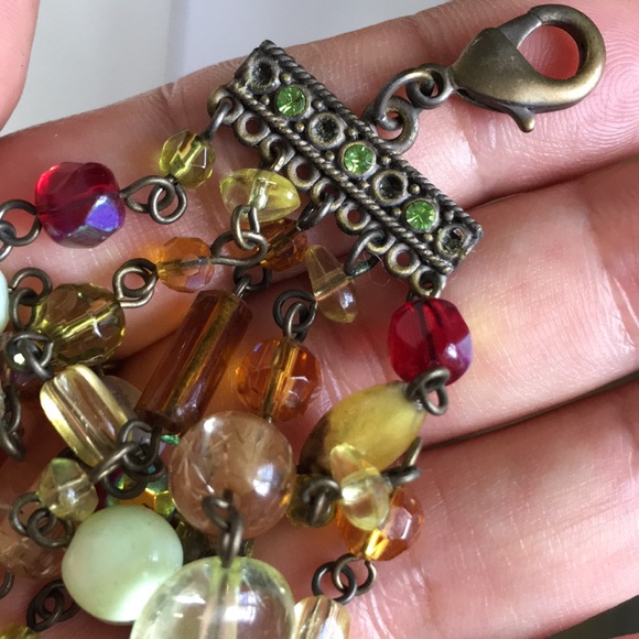 🖤Vtg💕glass-like resin charms brass bracelet - Picture 4 of 10